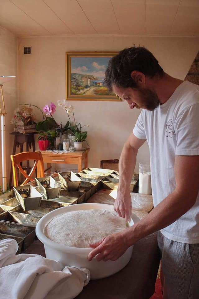 Fabrication de pain artisanal Plougastel Daoulas